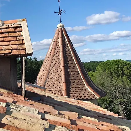 Hébergement de vacances Château De *