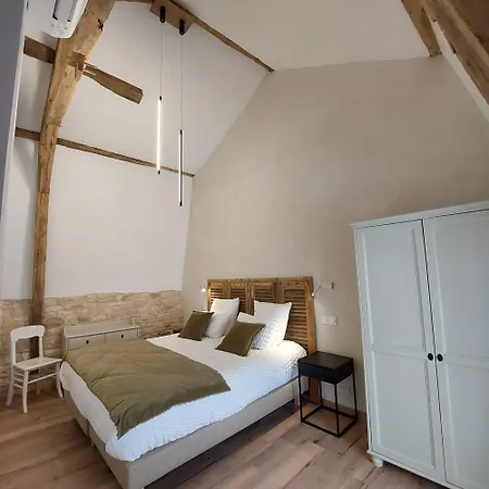 Hébergement de vacances Château De *